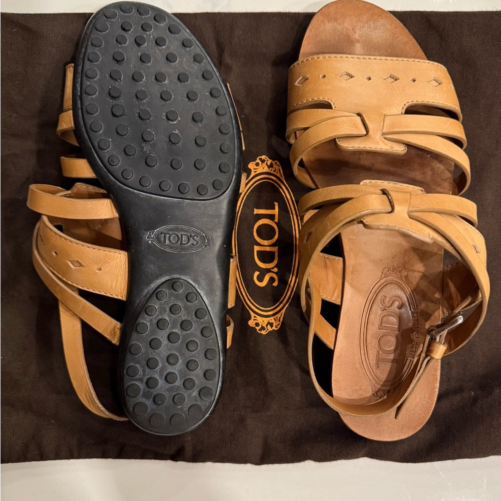 Tod's Tan Leather Sandals. Size 37